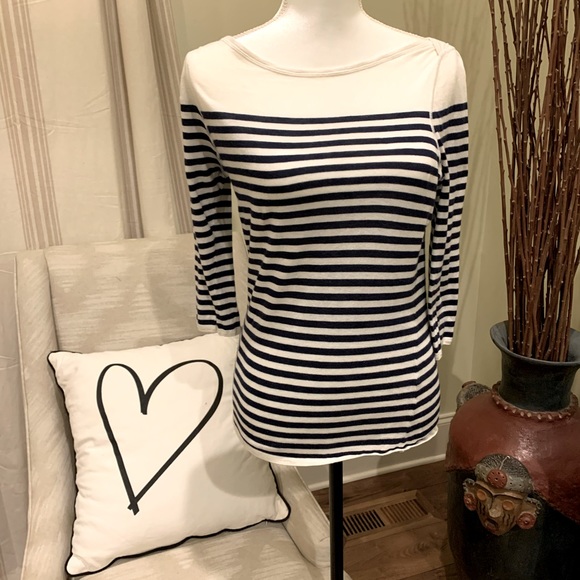 J. Crew Tops - J crew boat shoulder 3/4 sleeve top 💙